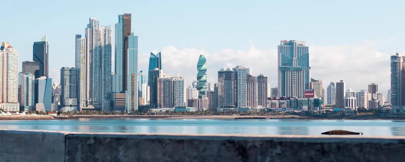 Edificios de Ciudad de Panamá frente a la bahía